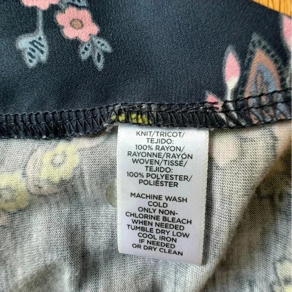 LOFT | NWOT | SLEEVELESS FLORAL NAVY BLUE PLEATED TOP | SIZE: PETITE SMALL - Picture 8 of 10